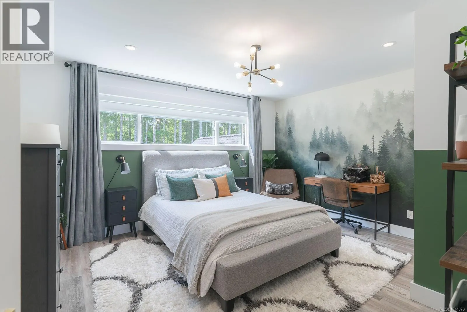 3176 Arbutus Dr