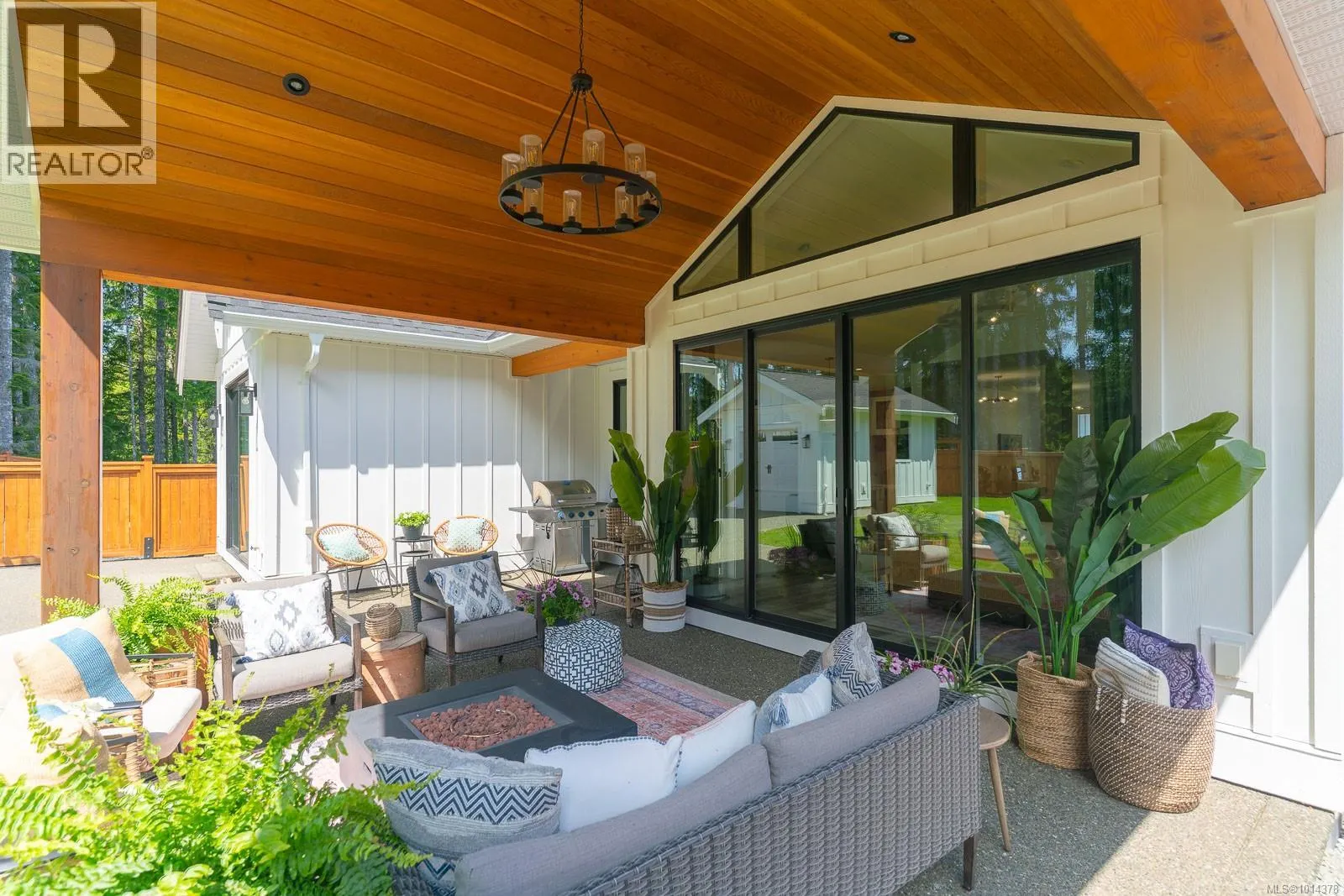 3176 Arbutus Dr