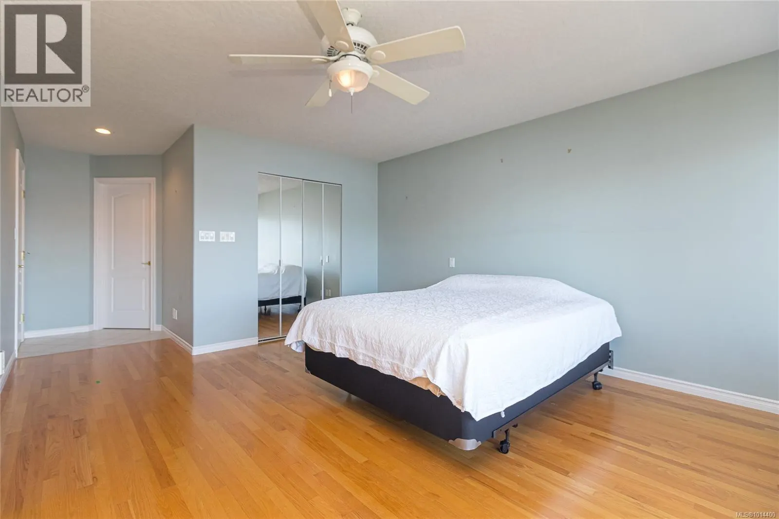 515 Marine View