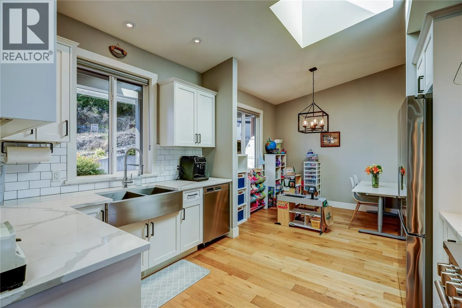 932 Hanington Rd