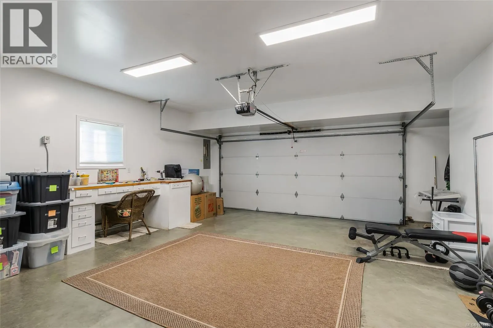1600 Arbutus Dr