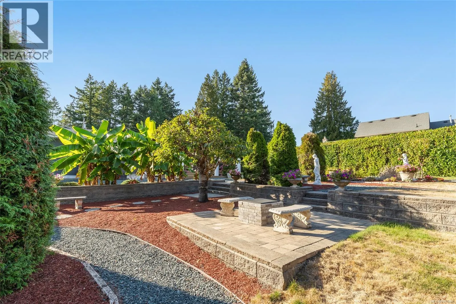 1600 Arbutus Dr