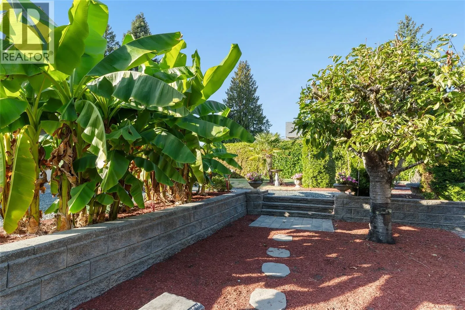 1600 Arbutus Dr