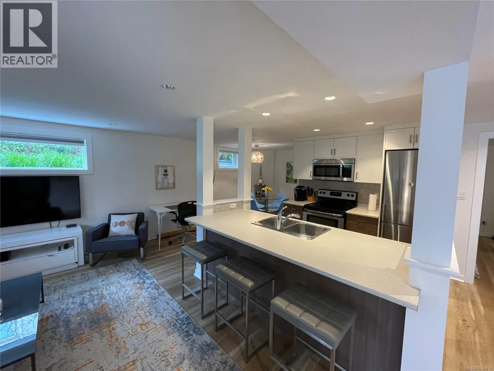 1250 Beach Dr