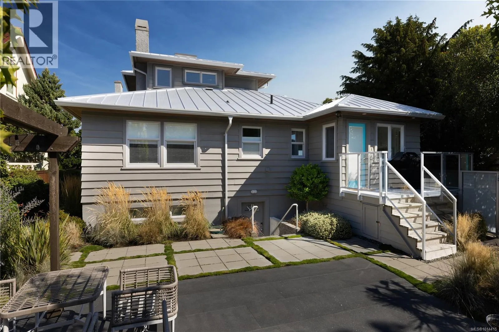 1250 Beach Dr