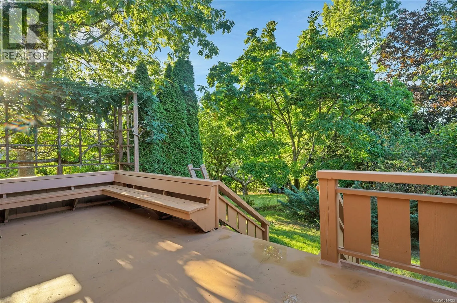 650 Willowcrest Rd