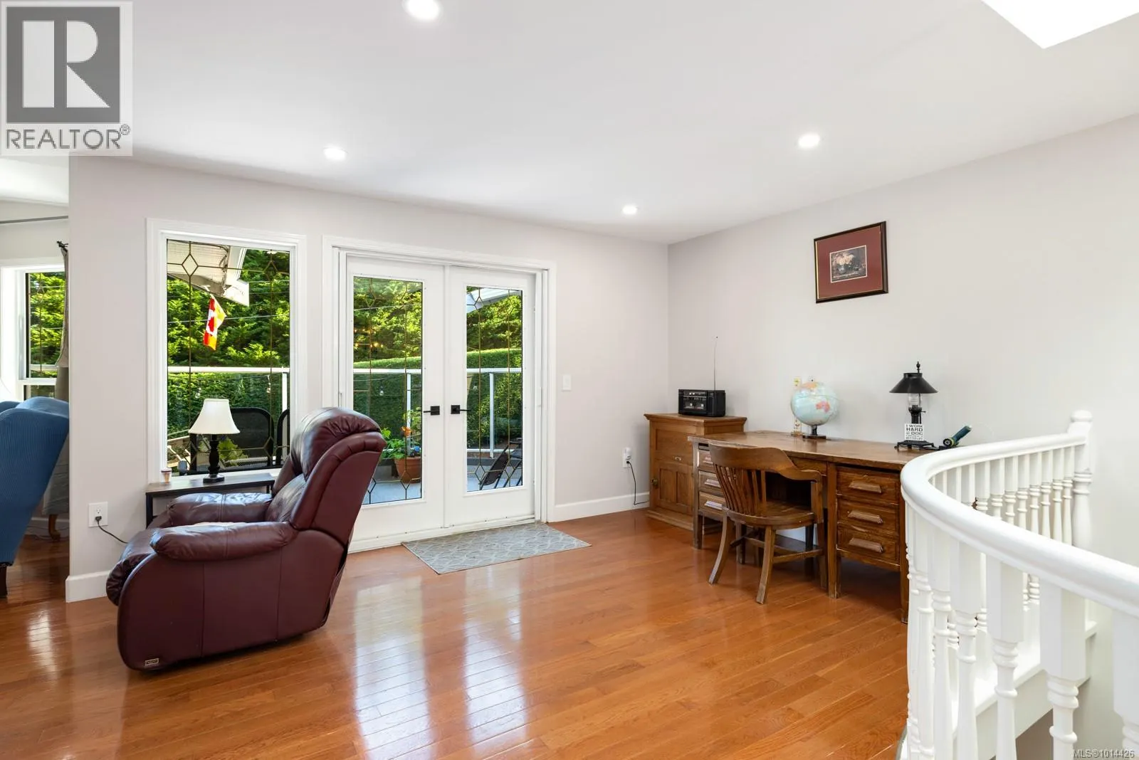 3789 Panorama Cres