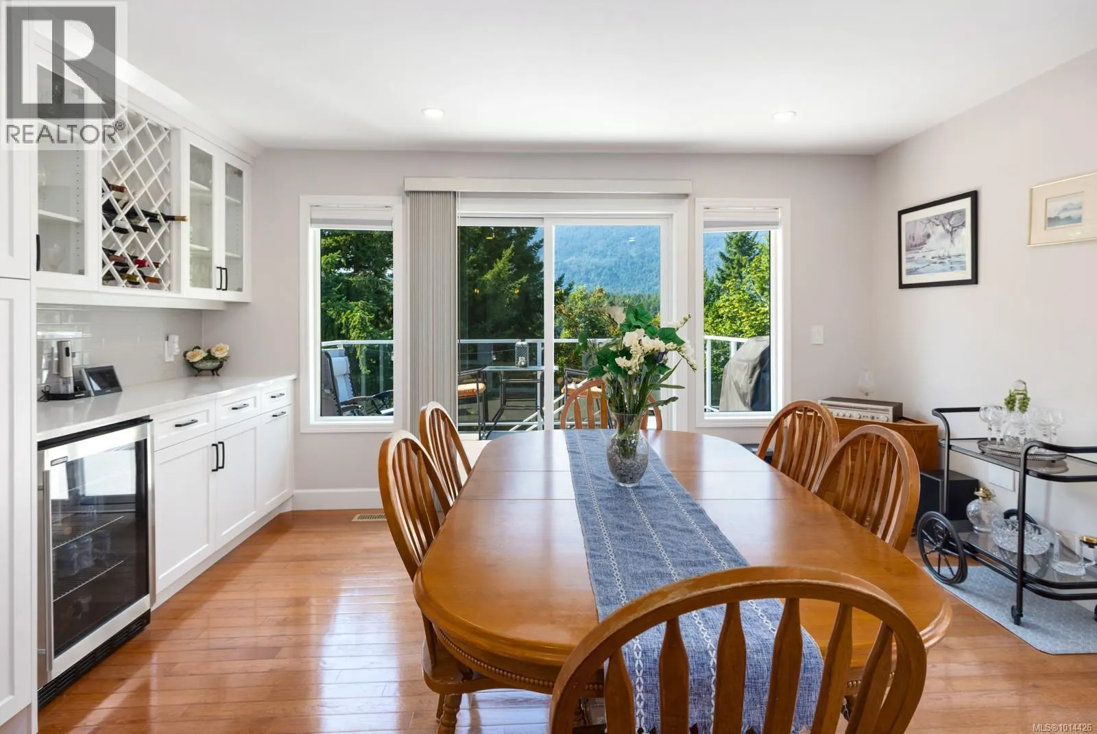 3789 Panorama Cres