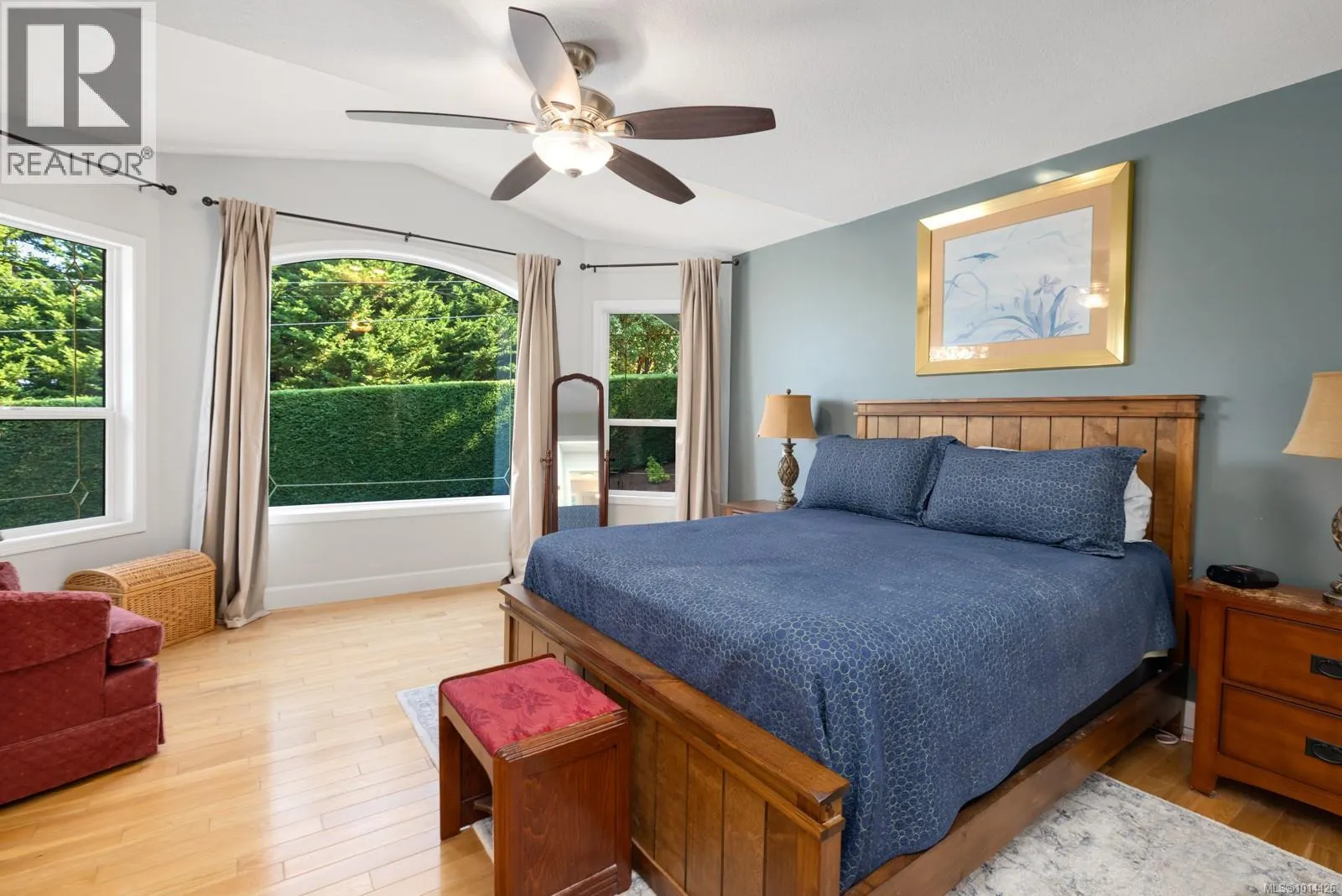 3789 Panorama Cres