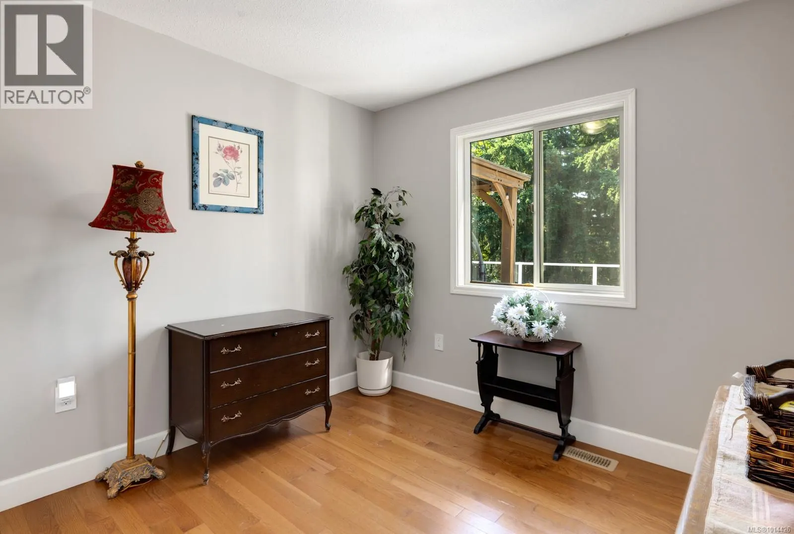 3789 Panorama Cres
