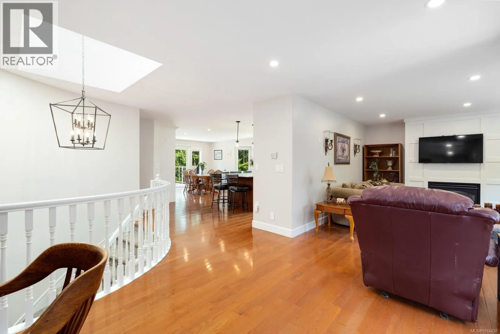 3789 Panorama Cres