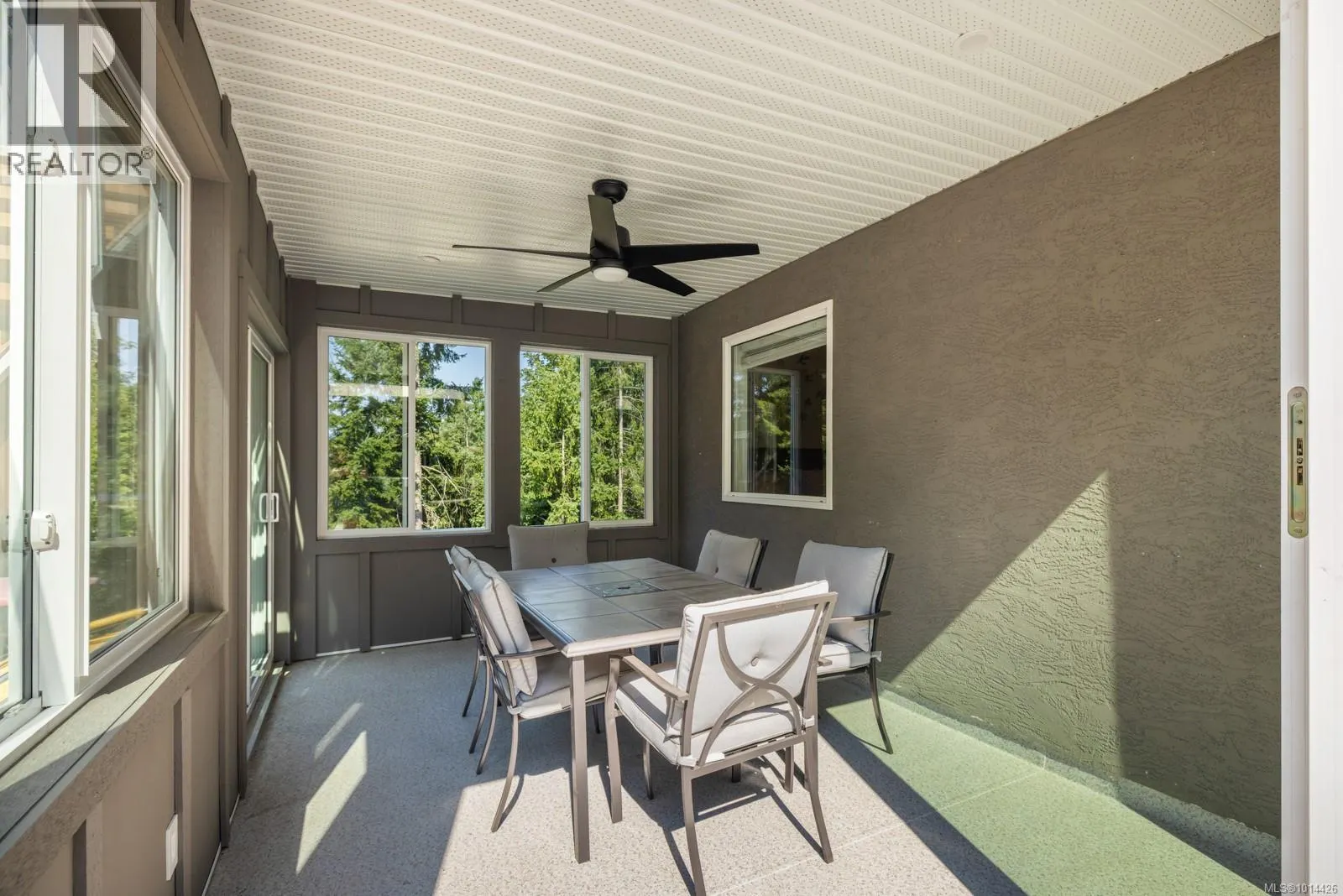 3789 Panorama Cres