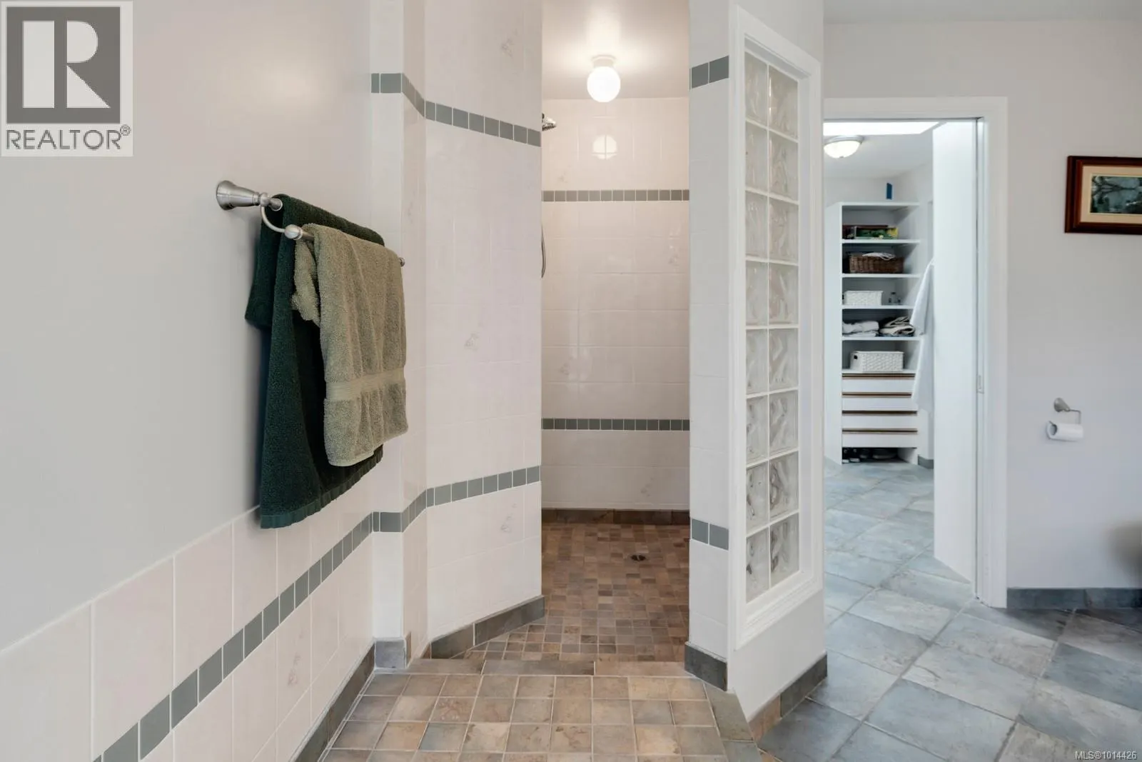 3789 Panorama Cres