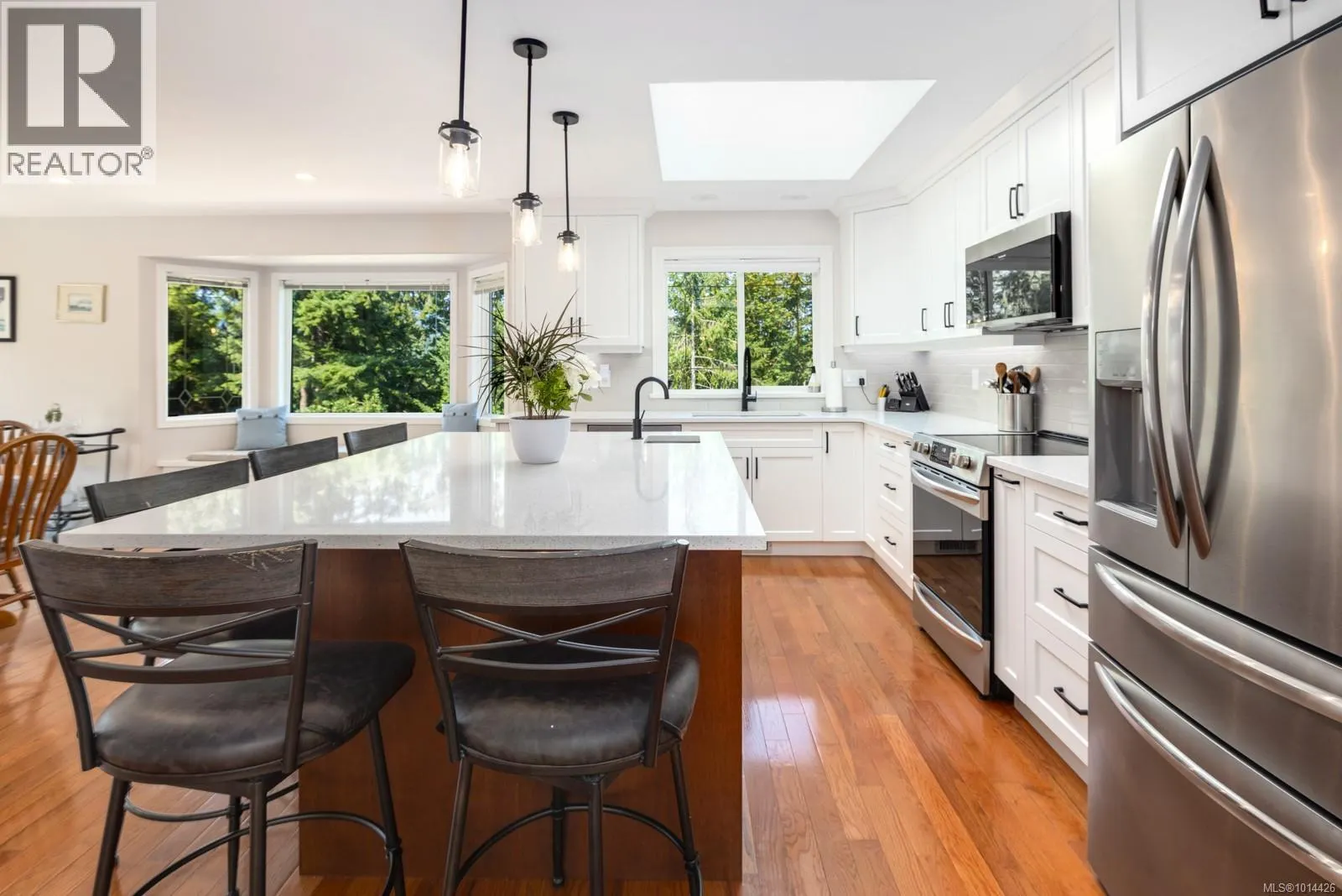 3789 Panorama Cres