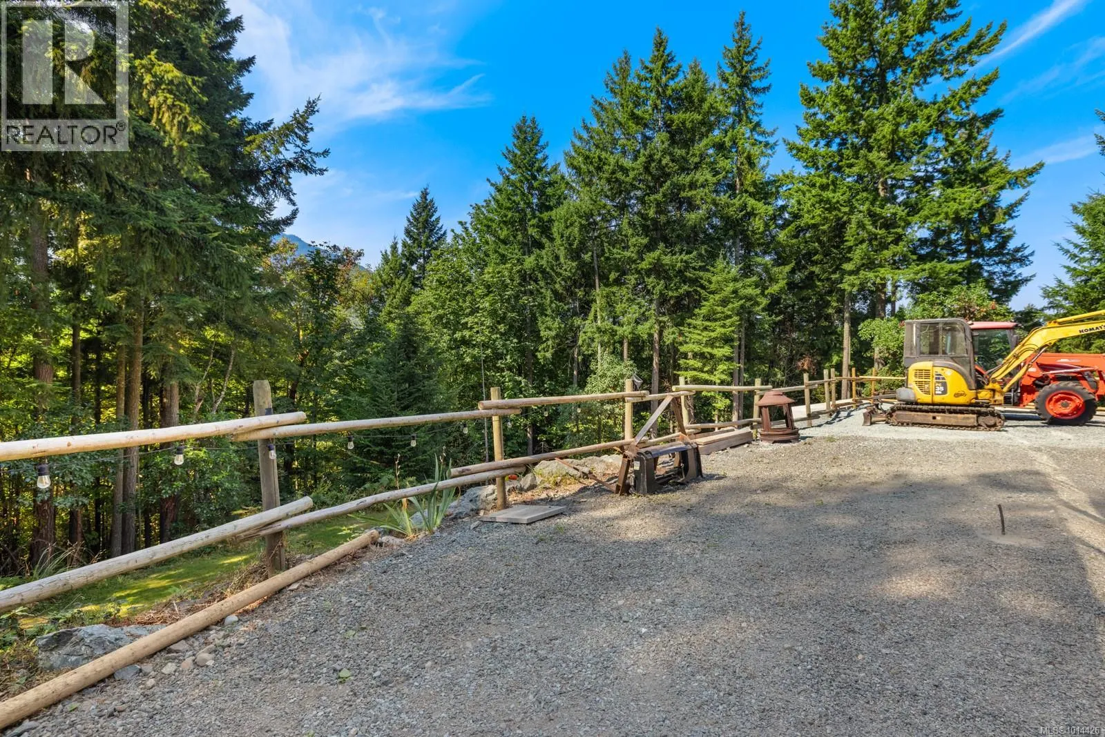 3789 Panorama Cres