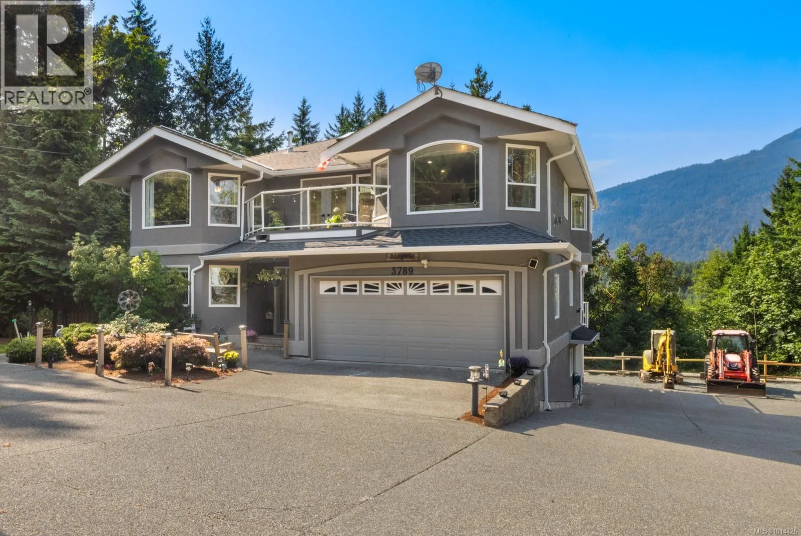 3789 Panorama Cres