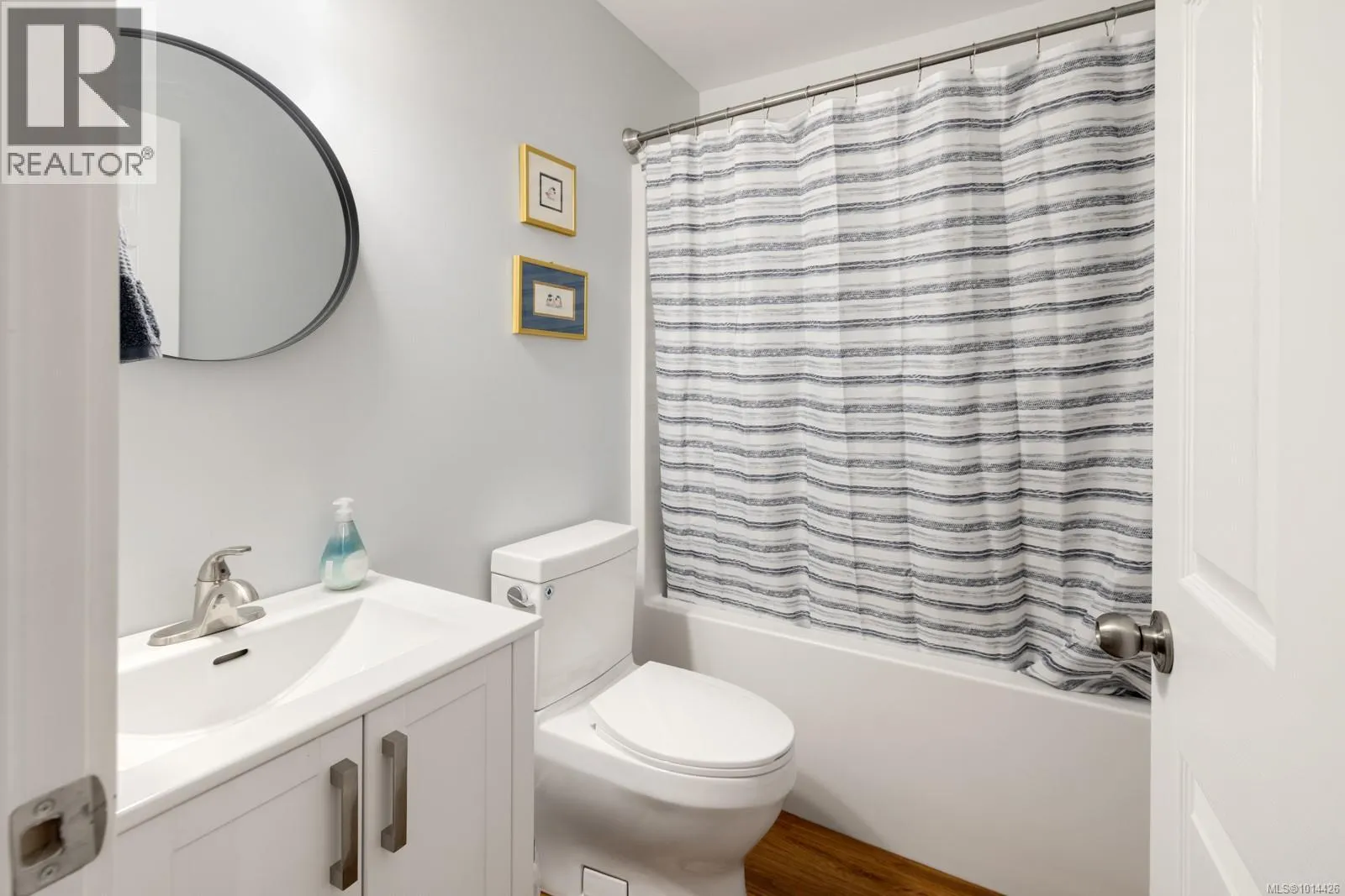 3789 Panorama Cres