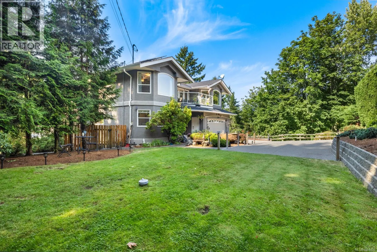 3789 Panorama Cres