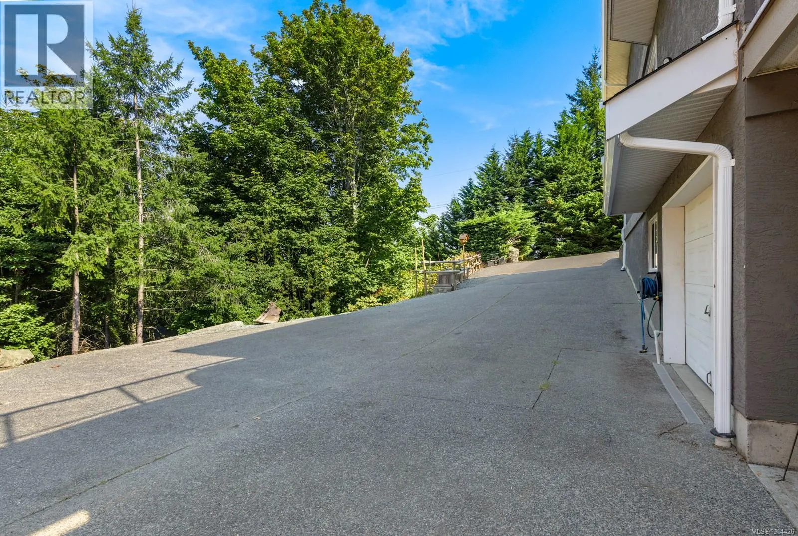 3789 Panorama Cres