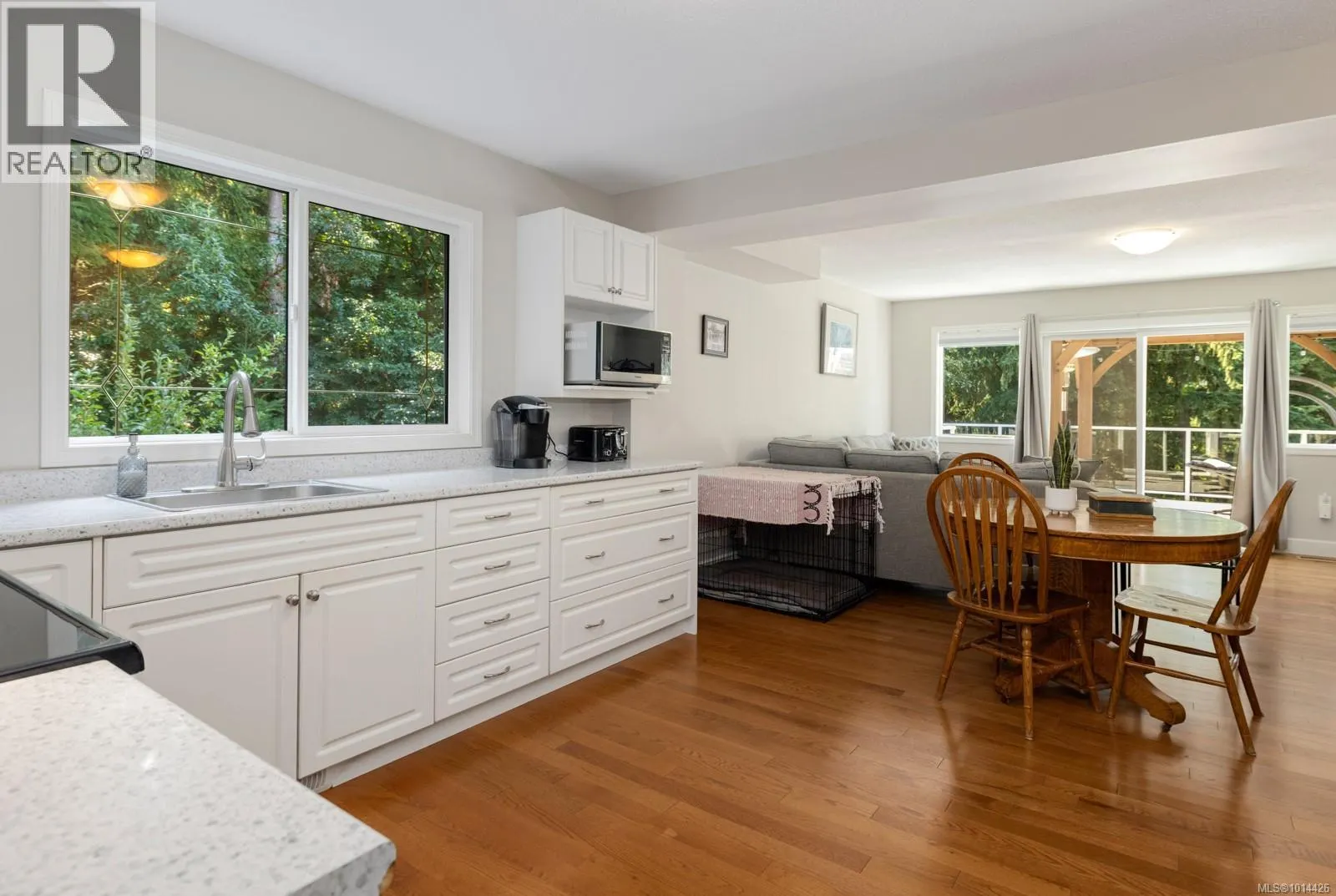 3789 Panorama Cres