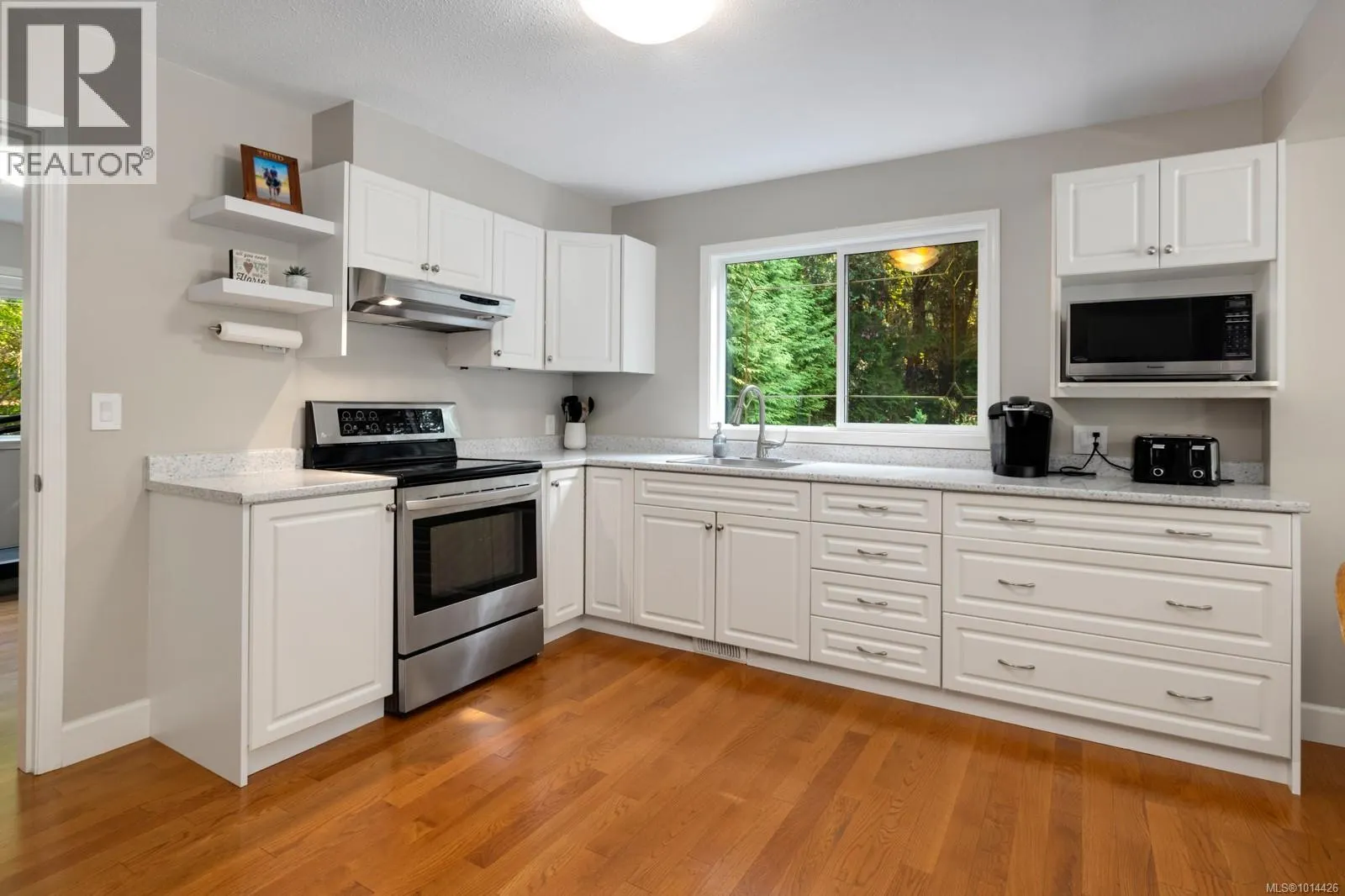 3789 Panorama Cres