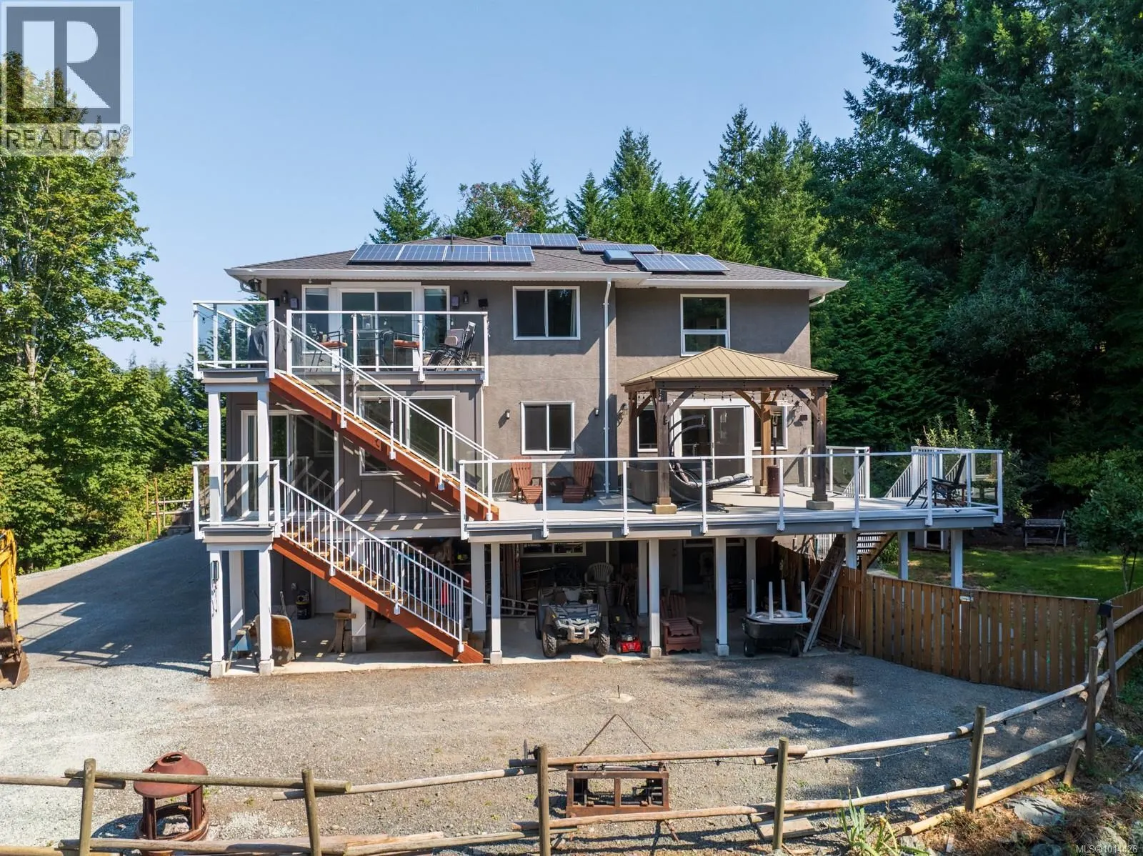 3789 Panorama Cres