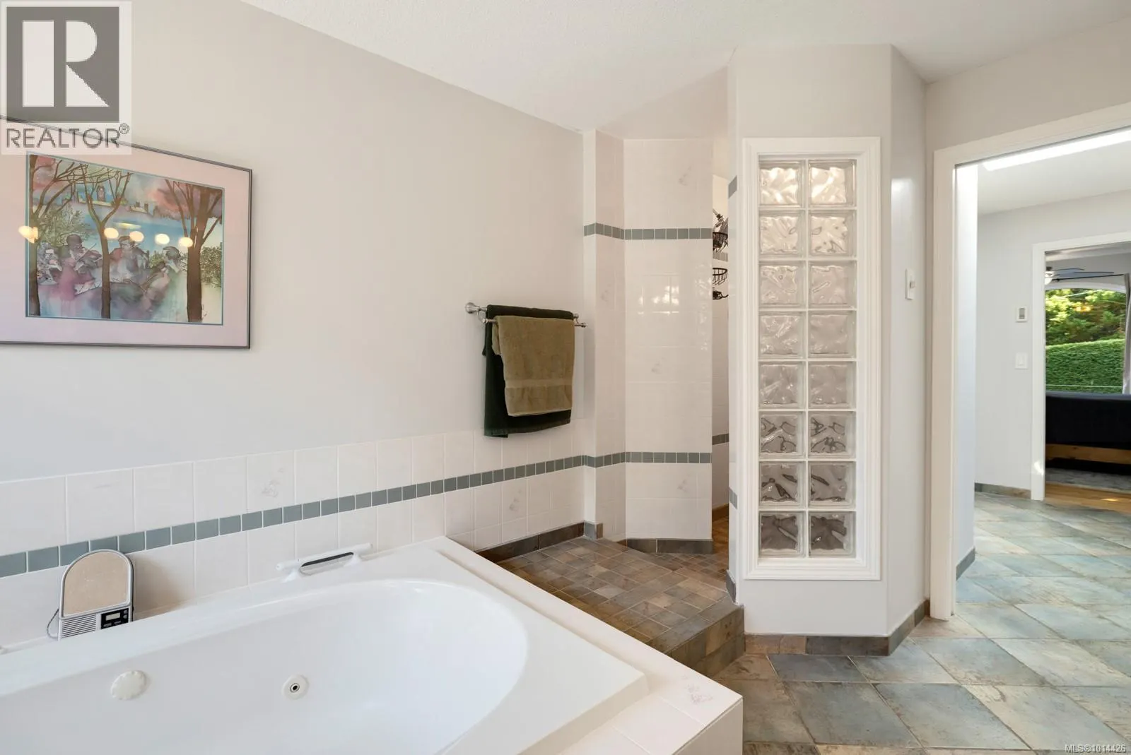 3789 Panorama Cres