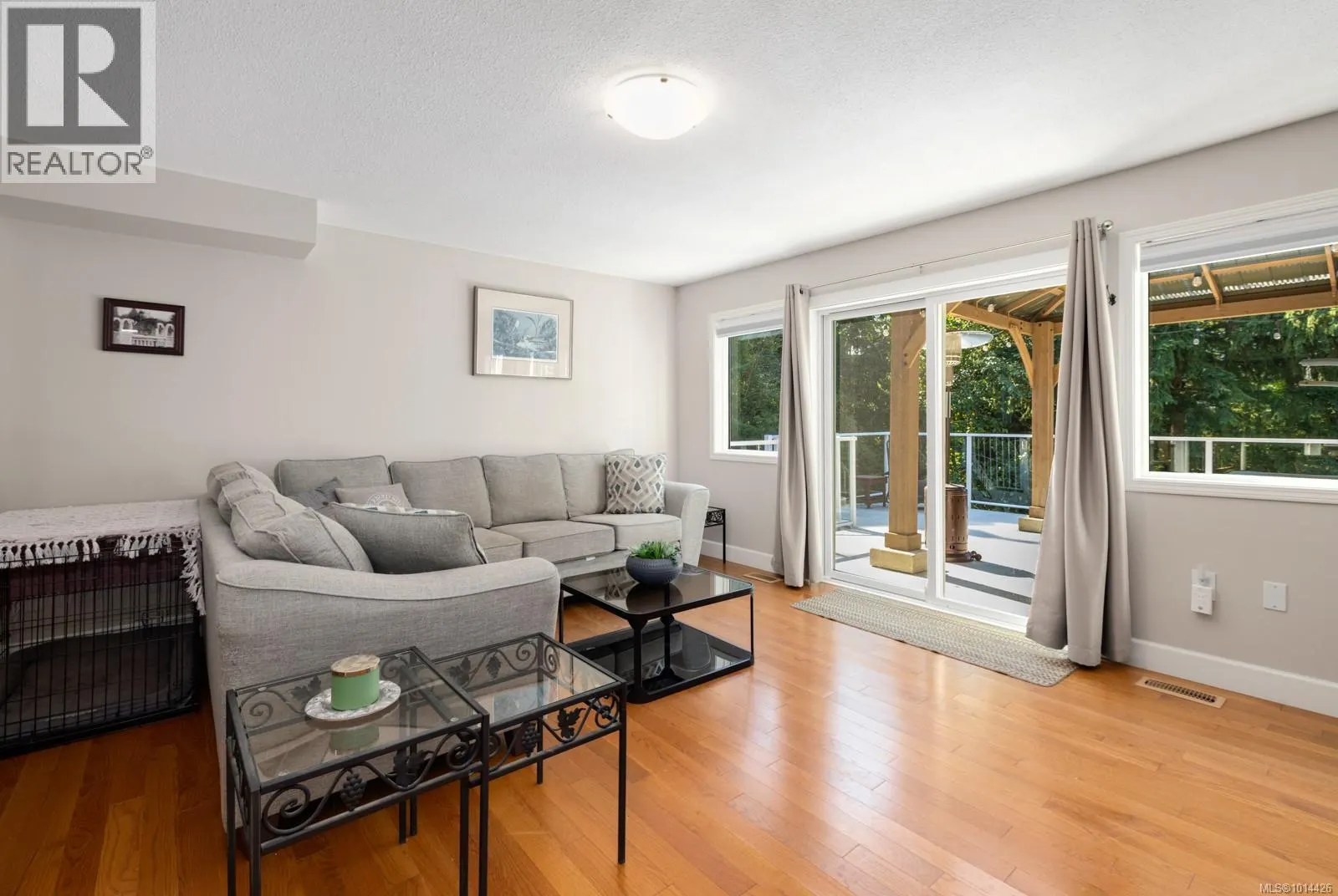 3789 Panorama Cres