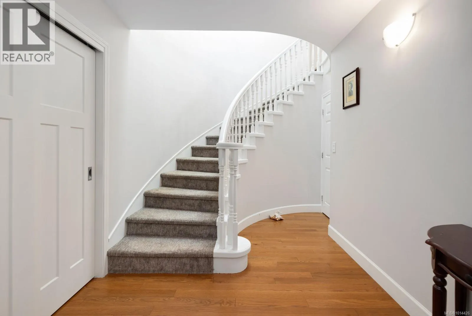 3789 Panorama Cres