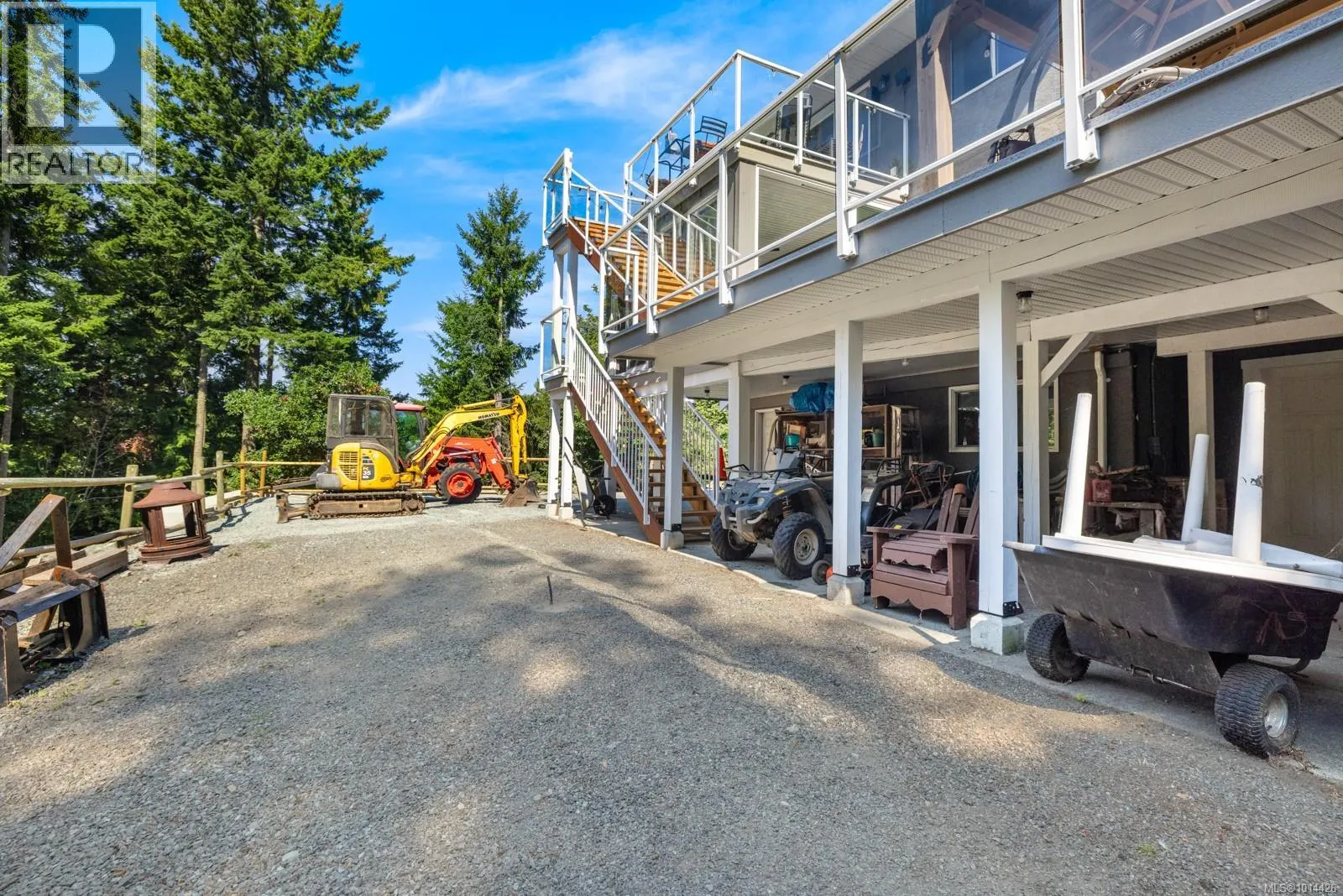 3789 Panorama Cres