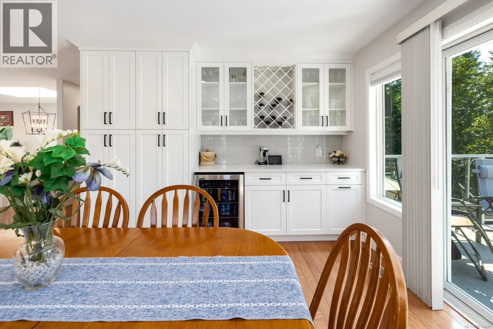 3789 Panorama Cres