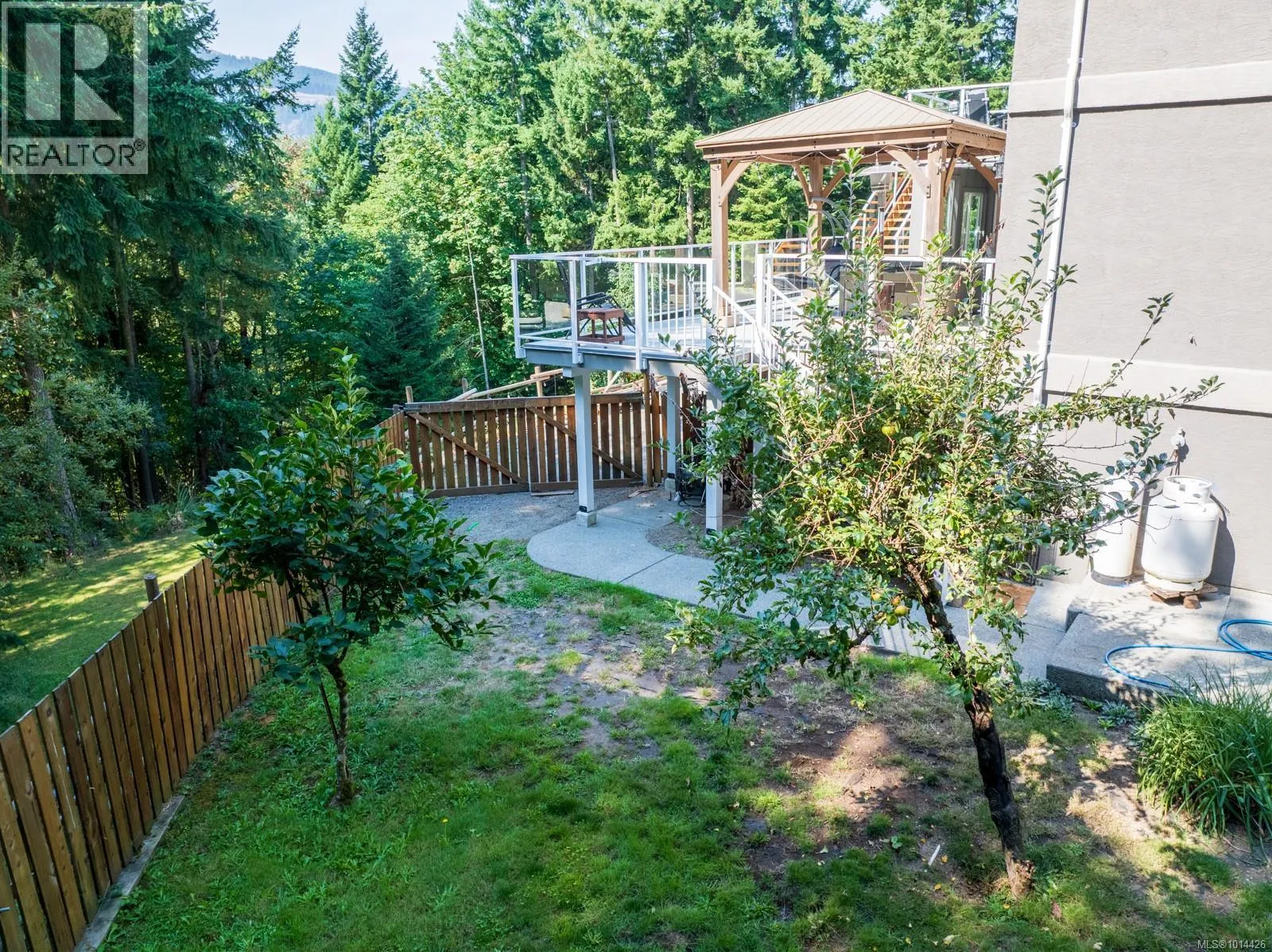 3789 Panorama Cres