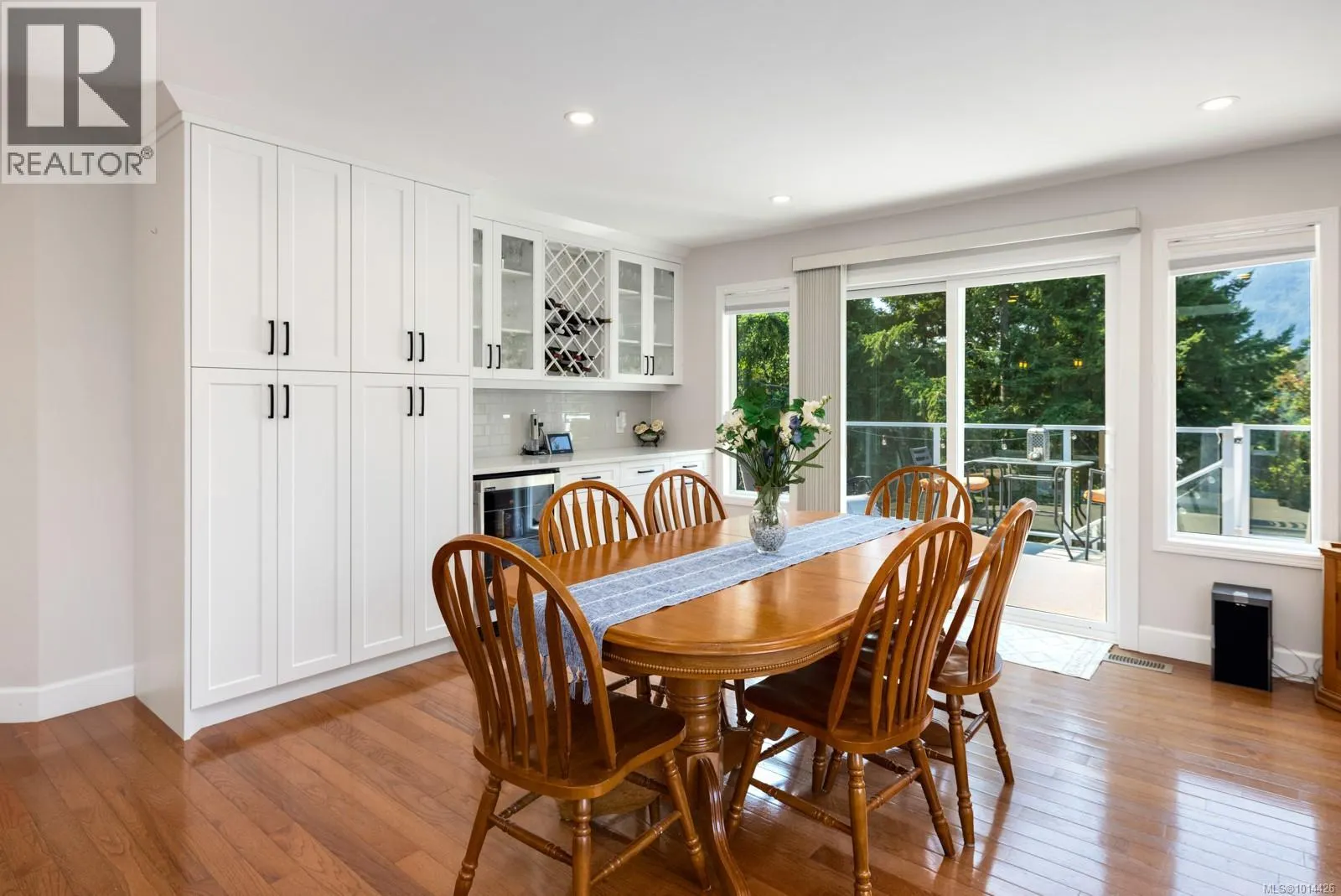 3789 Panorama Cres