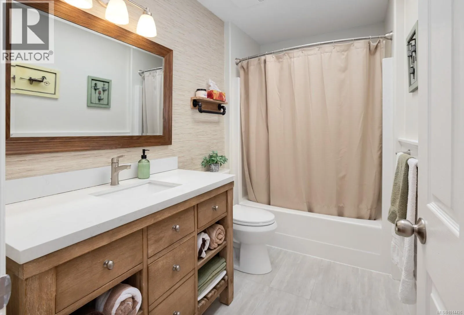 3789 Panorama Cres