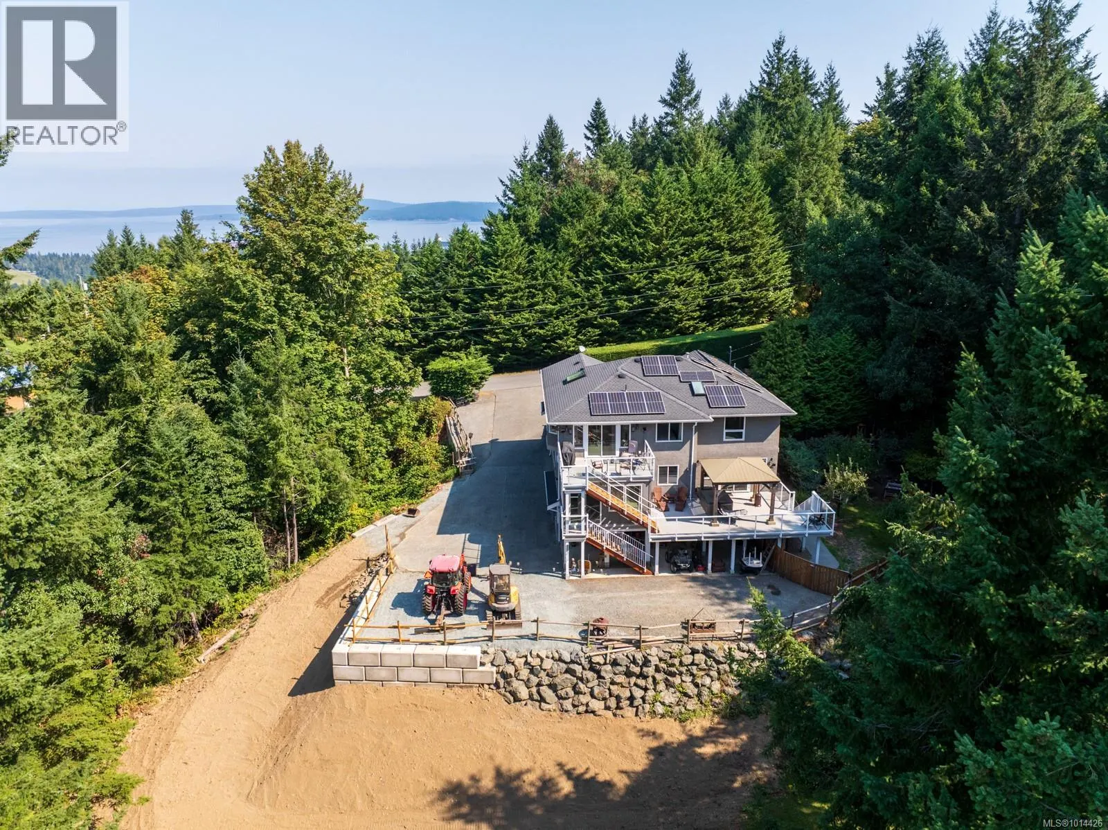 3789 Panorama Cres