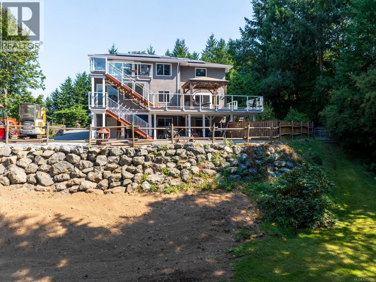 3789 Panorama Cres