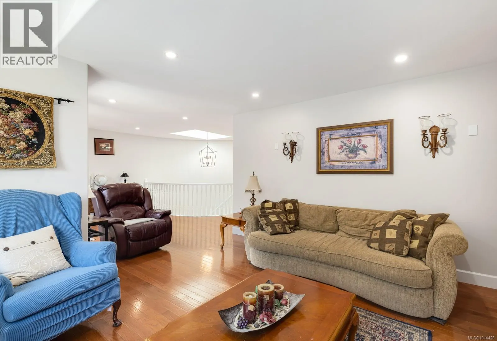 3789 Panorama Cres