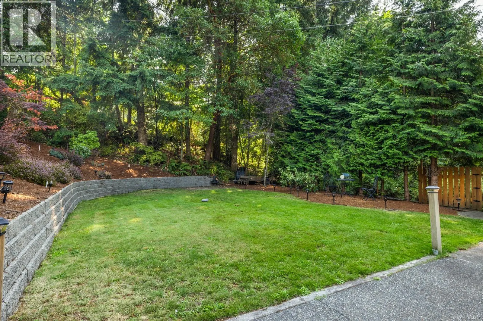 3789 Panorama Cres