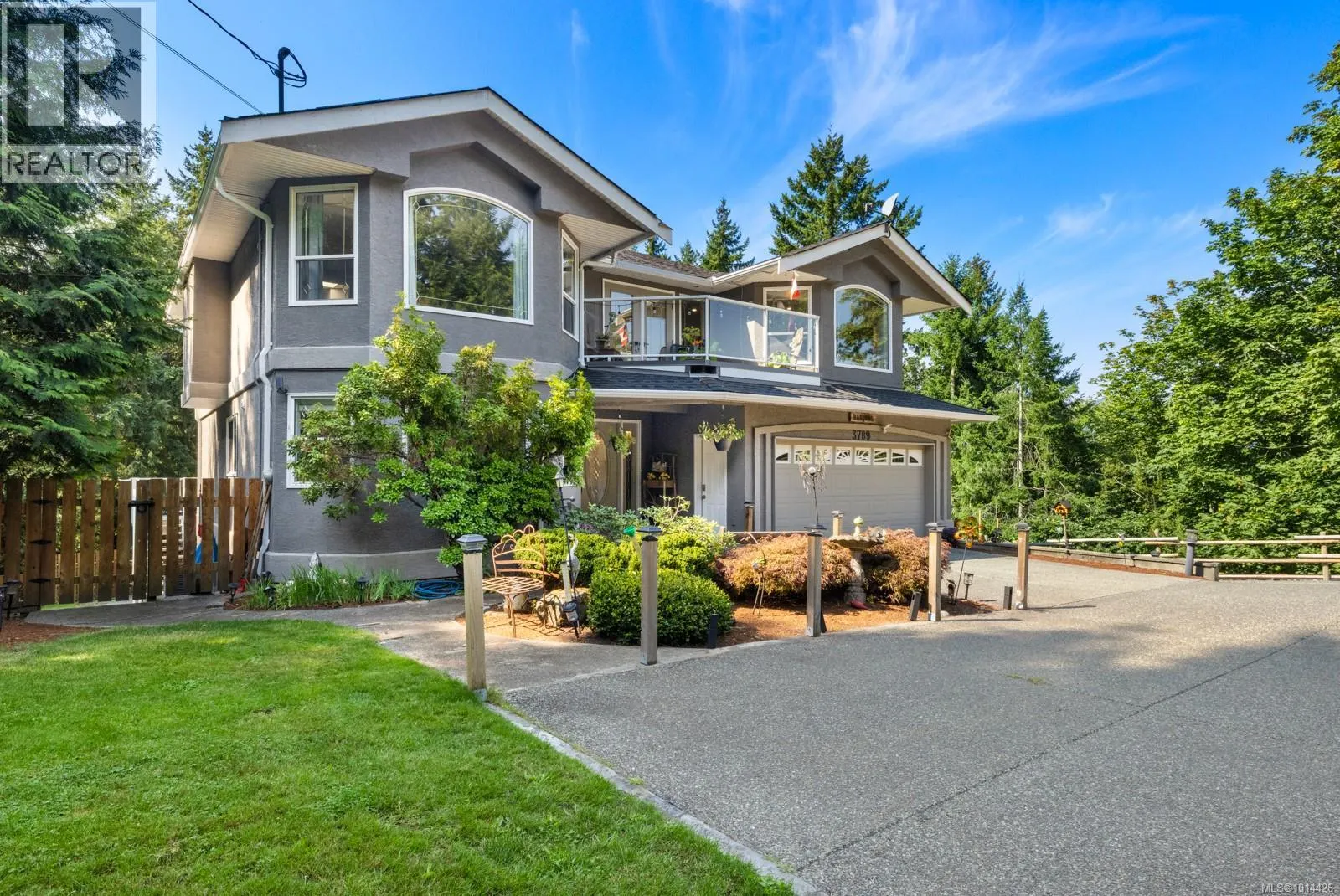 3789 Panorama Cres