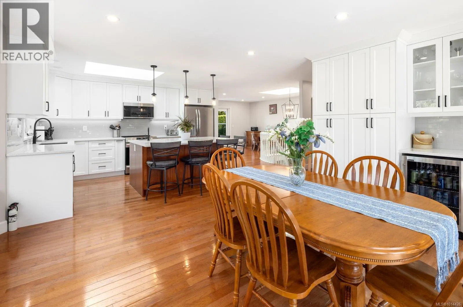 3789 Panorama Cres