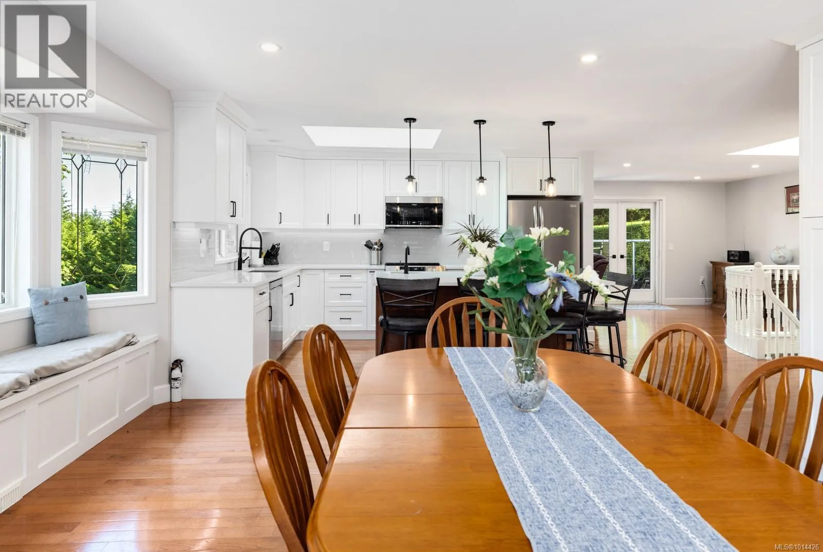 3789 Panorama Cres