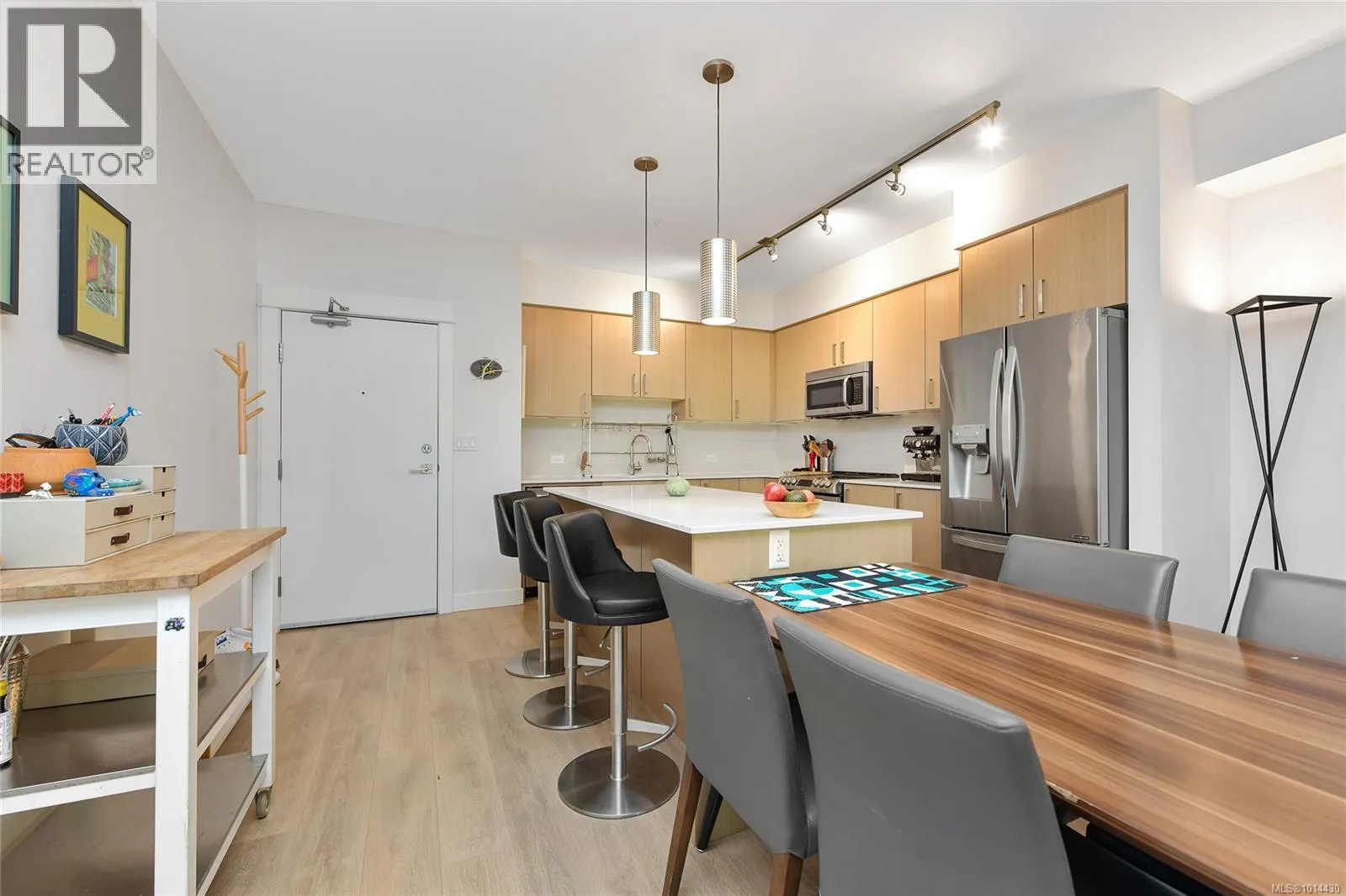403 290 Wilfert Rd