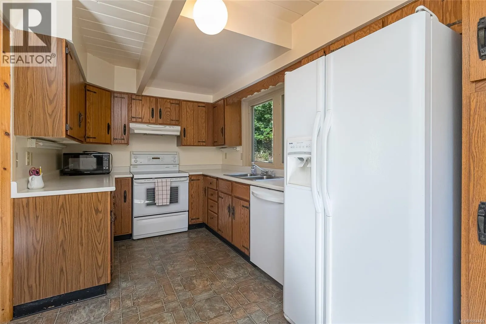 11379 West Saanich Rd