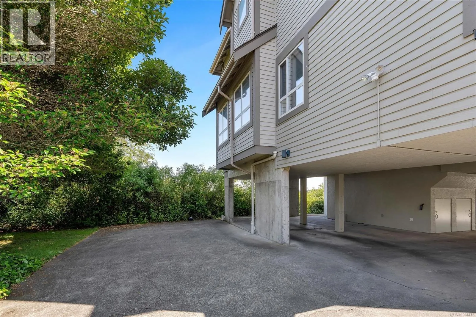 10 7847 East Saanich Rd
