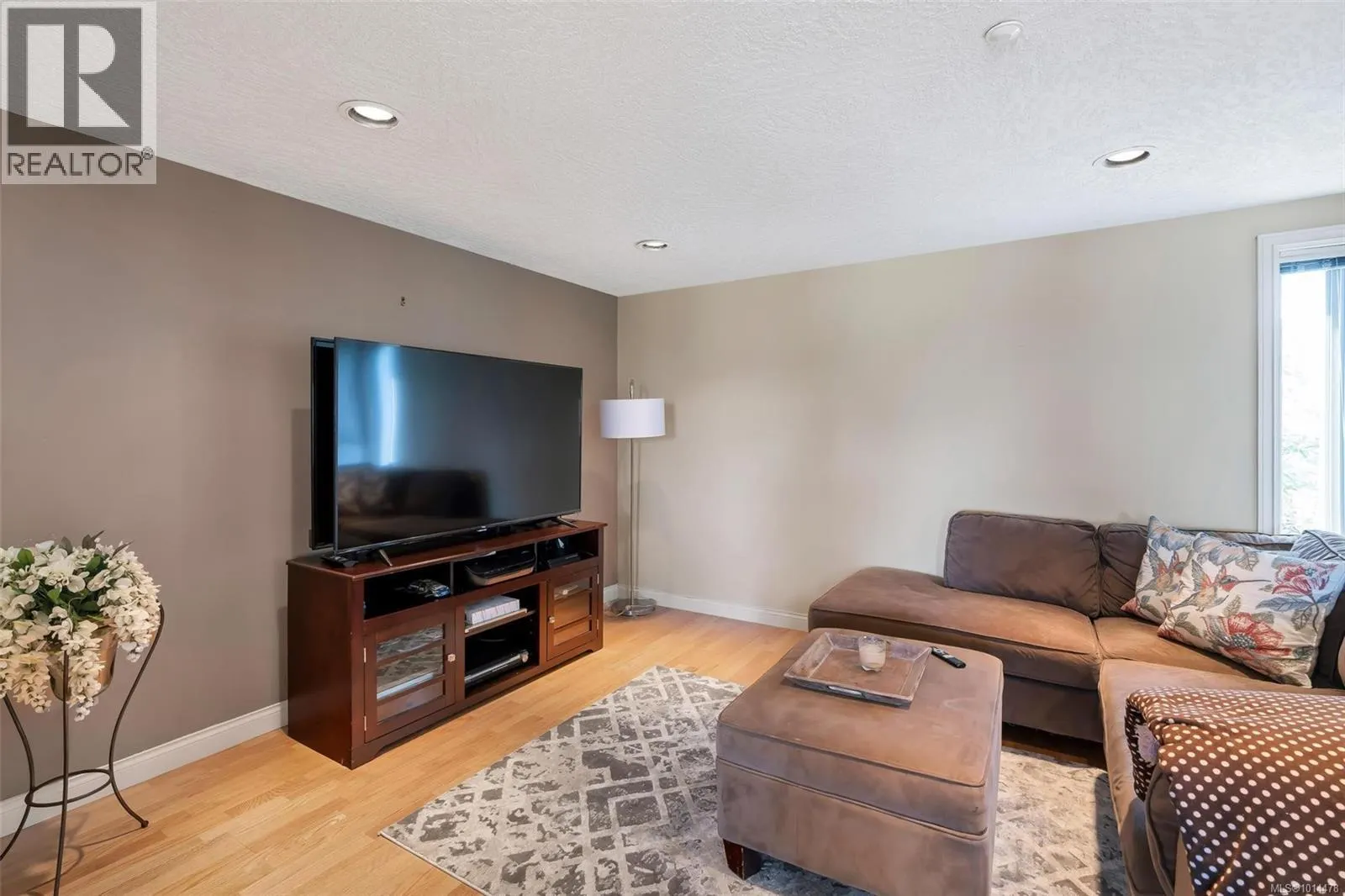 10 7847 East Saanich Rd