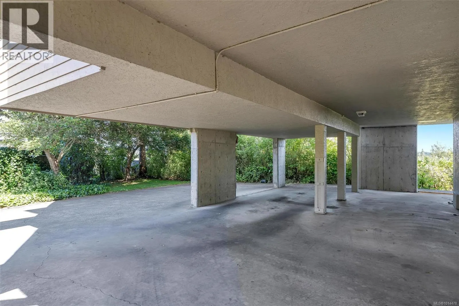 10 7847 East Saanich Rd