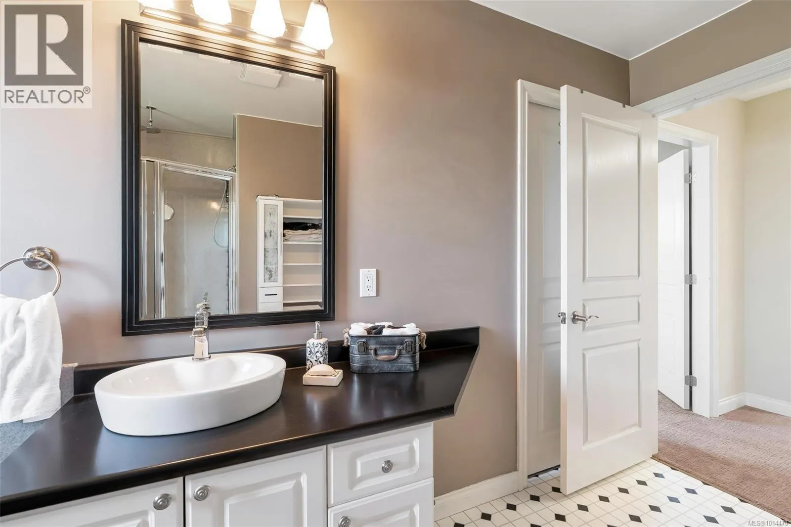 10 7847 East Saanich Rd