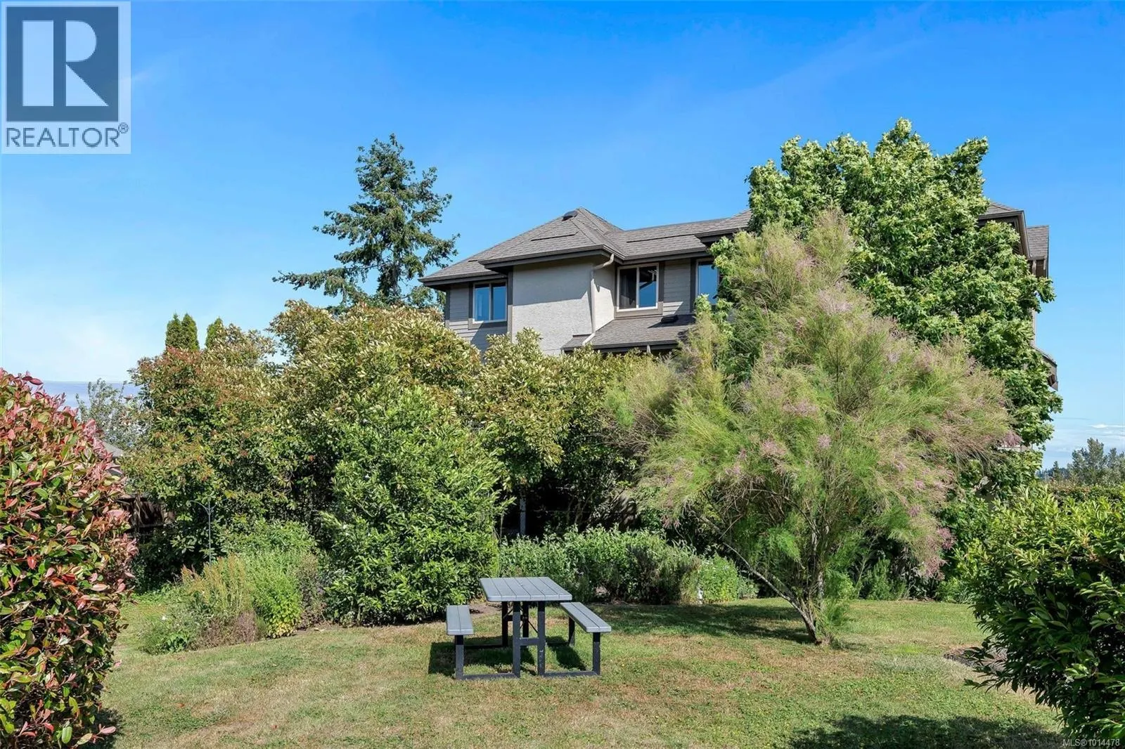 10 7847 East Saanich Rd