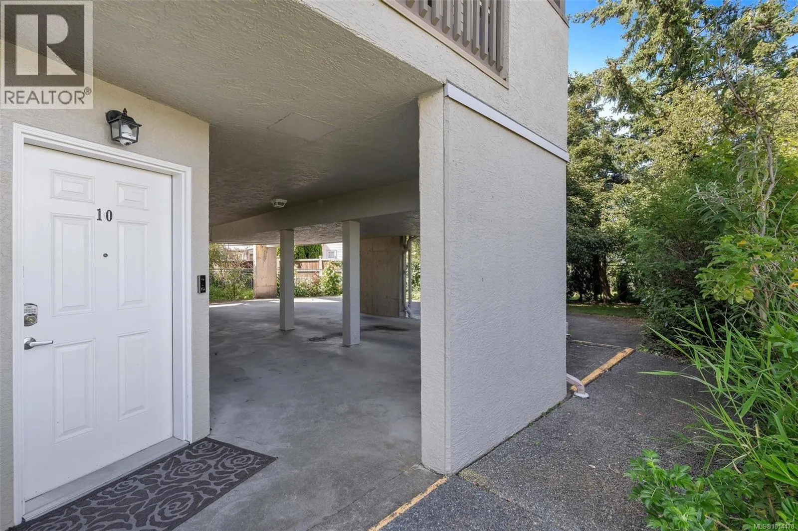 10 7847 East Saanich Rd