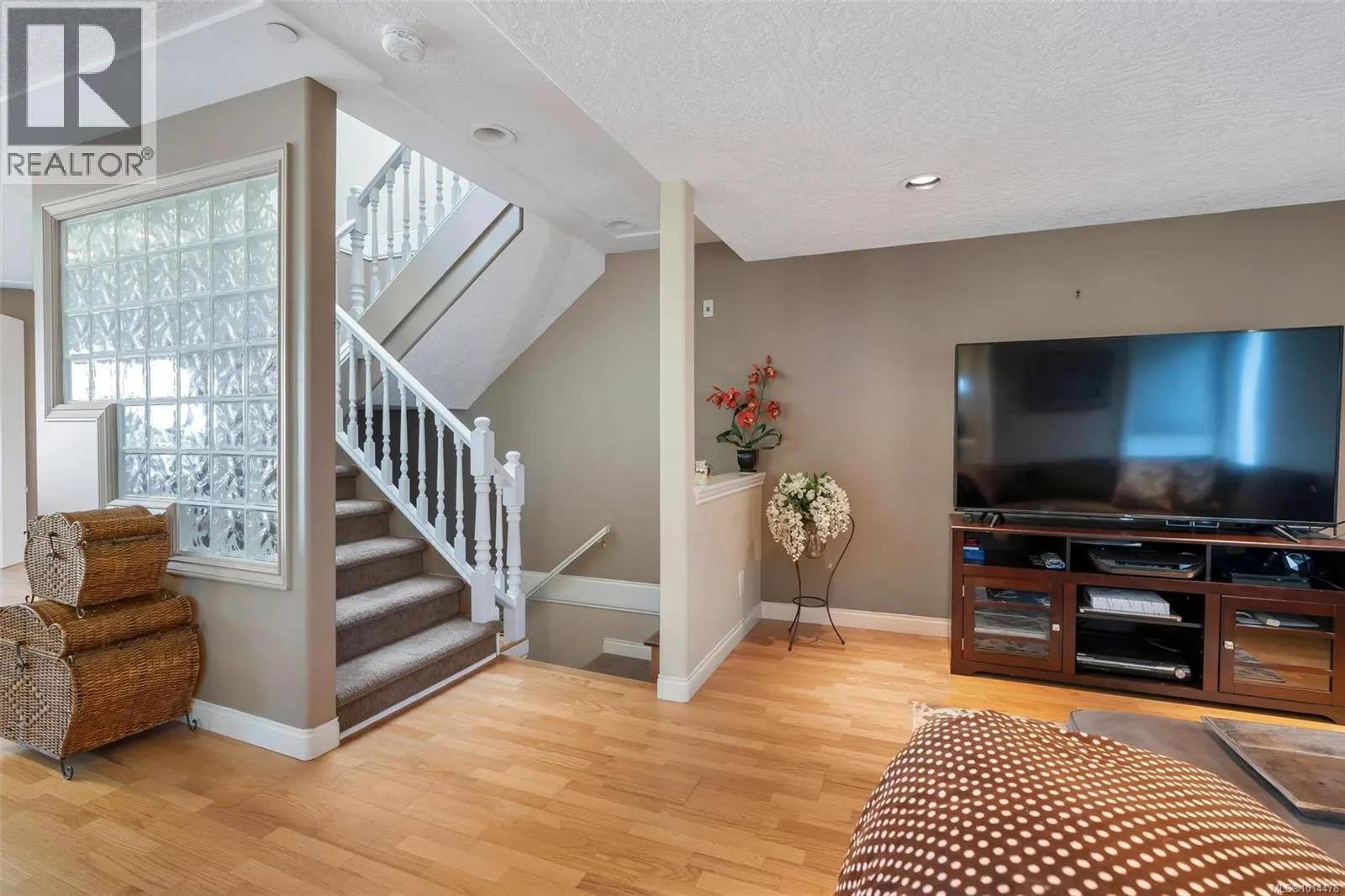 10 7847 East Saanich Rd